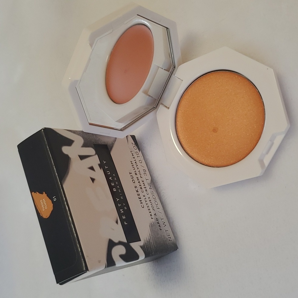 NIB Fenty Beauty by Rihanna Cheeks Out Freestyle Cream Blush 01 in Fuego Flush